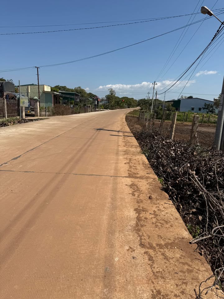 Đất thổ cư tại Thôn 1, Xã Ea Kmút - 700m² giá chỉ 35 tỷ - Cơ hội đầu tư tuyệt vời!