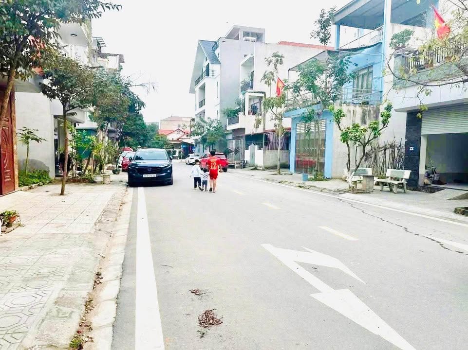 Bán FrontHouse Trục Chính Phố Lê Quảng Ba - 110m² giá chỉ 4 tỷ - Vị trí đắc địa!