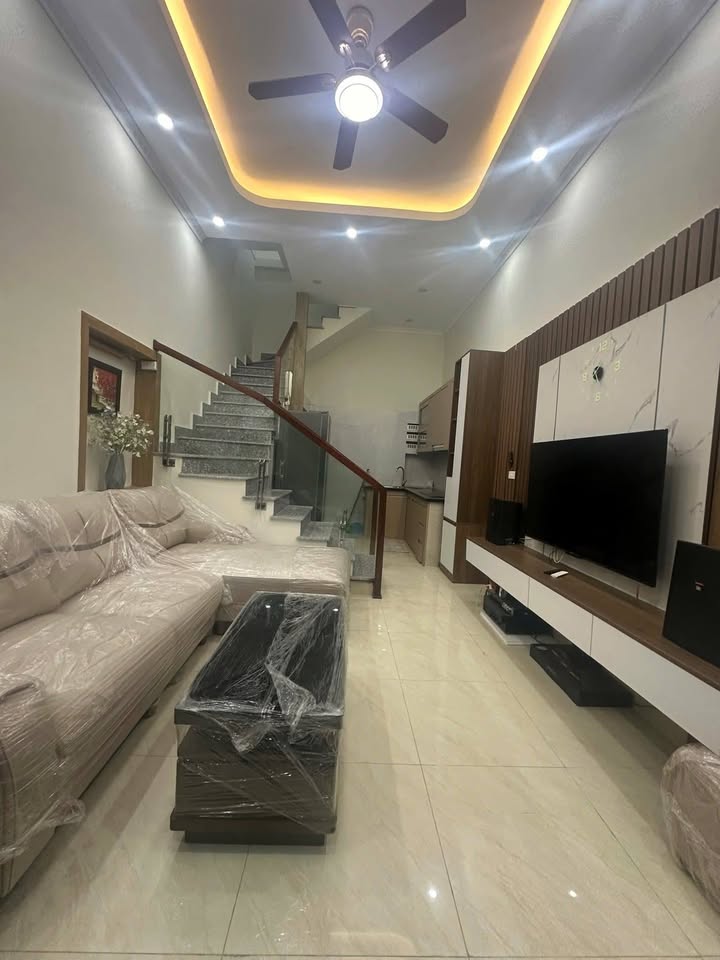 Nhà 5 tầng phố Hoàng Như Tiếp, Long Biên 30m² giá 6 tỷ - Gần bệnh viện Tâm Anh!