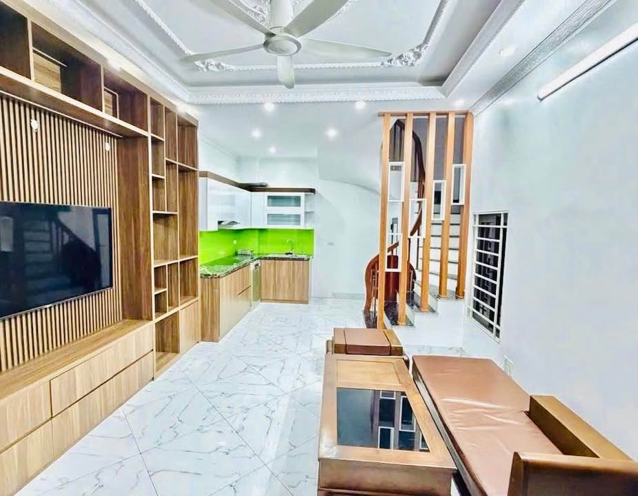 Nhà riêng Phạm Văn Đồng, Cầu Giấy, 35m² giá 7 tỷ - Full đồ, gần phố!