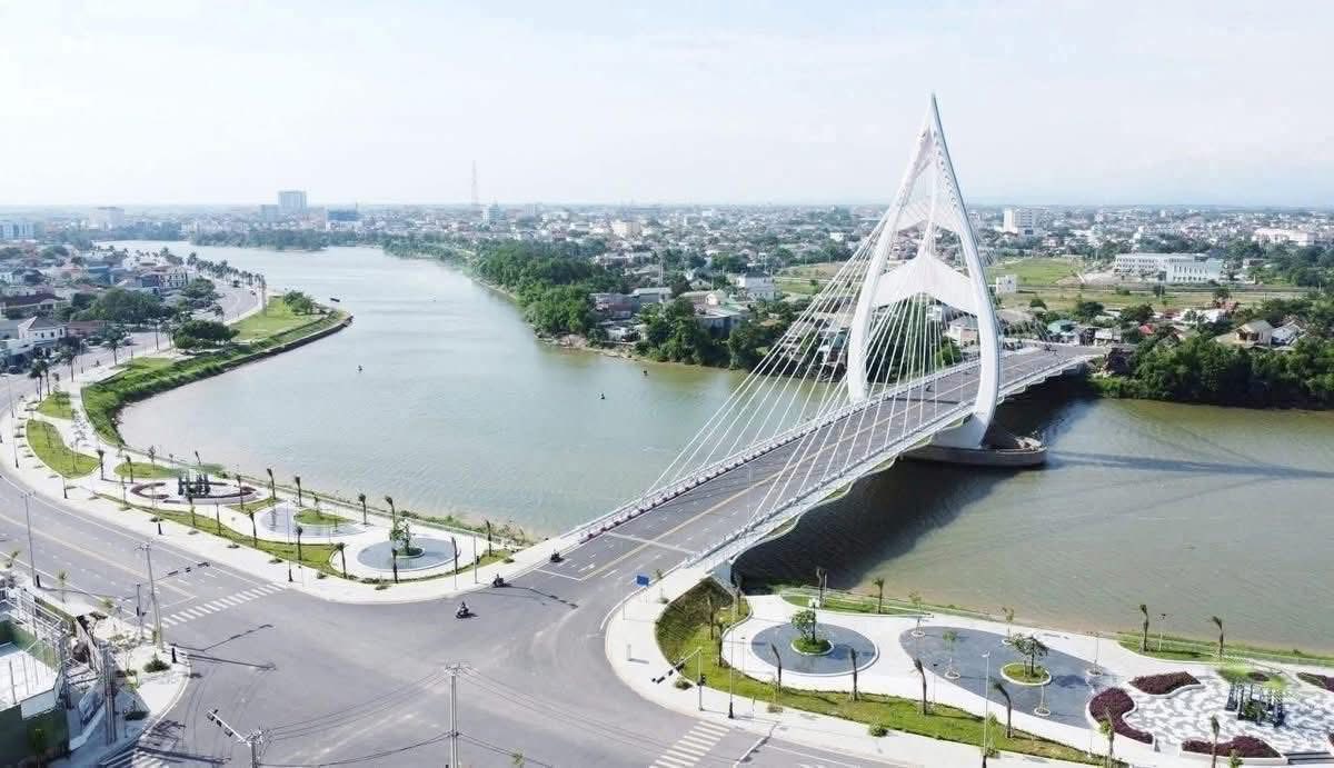 Đất nền góc Đường Minh Mạng, Quảng Trị 120m² giá 13 tỷ - View cầu Trần Thủ Độ thơ mộng!