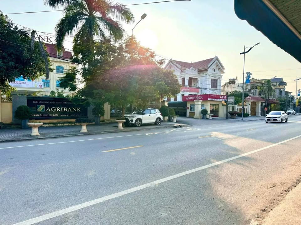 Nhà mặt tiền 9,5m tại Duy Tiên 138m² - Vị trí đắc địa đối diện Agribank