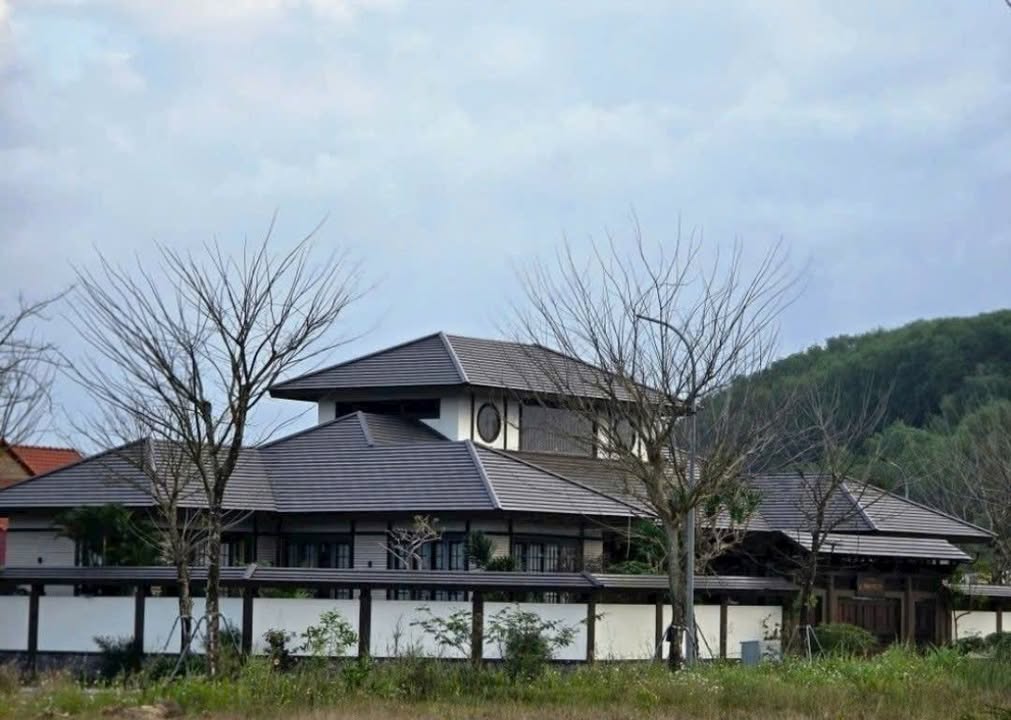 Biệt thự 300m² Huyện Kon Plông giá 3.03 tỷ - Sẵn sàng vào ở!