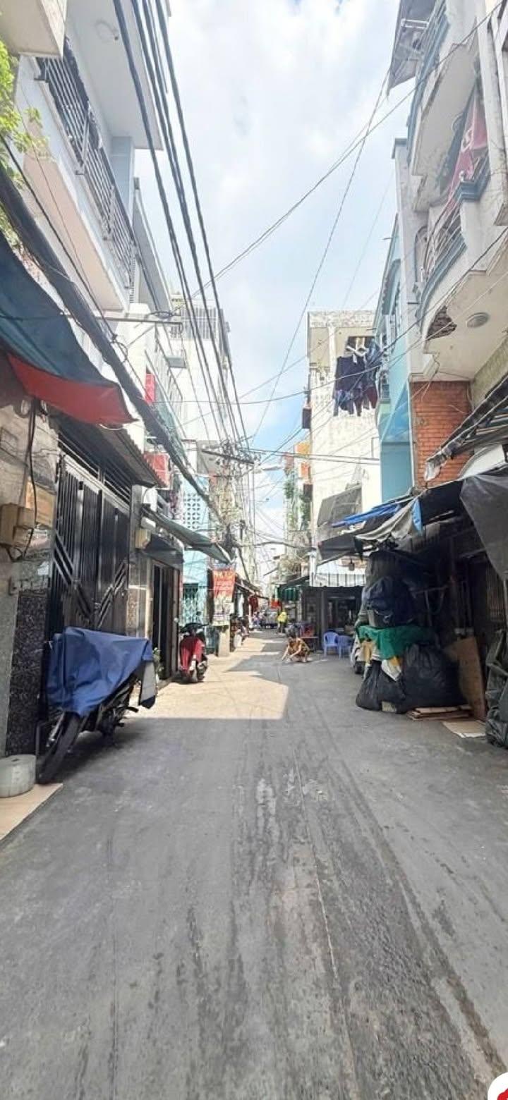 Nhà riêng Quận 4 - 30m² giá 4 tỷ - Đường Đoàn Văn Bơ hẻm rộng 4m!