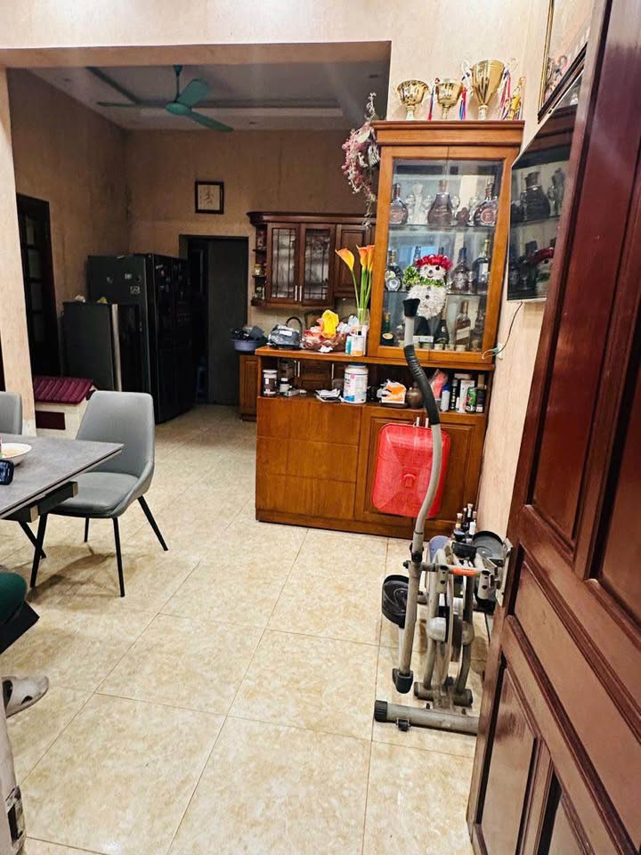 Nhà 4 tầng góc 2 mặt ngõ Vương Thừa Vũ, 73m², giá 28 tỷ - Cơ hội đầu tư tuyệt vời!