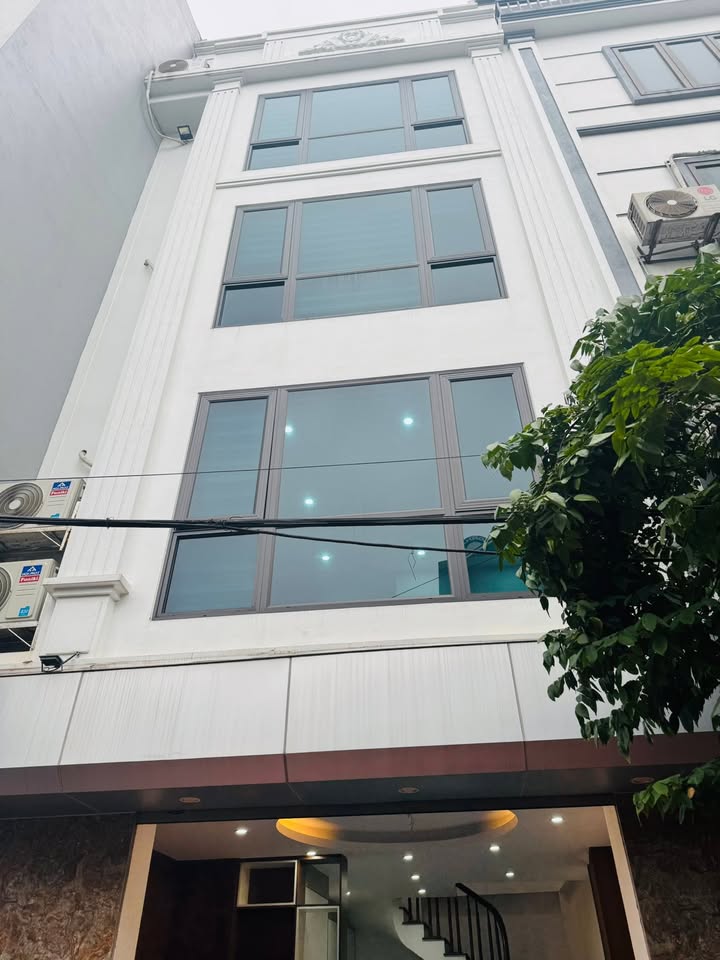 Nhà đẹp 5 tầng Lai Xá 32m² giá 4 tỷ - Ô tô đỗ cổng, thiết kế hiện đại!