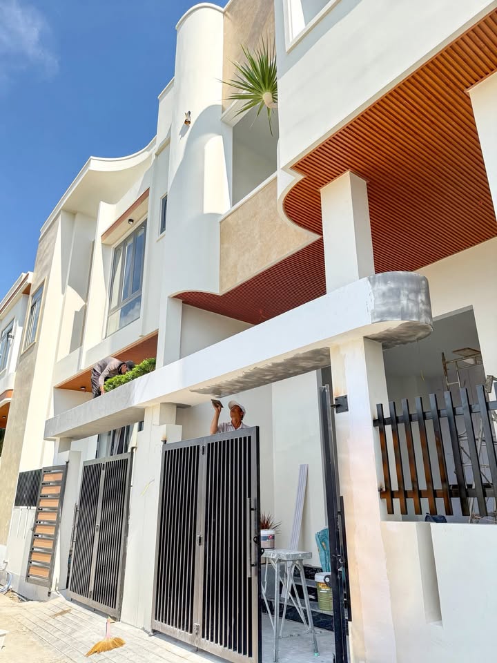 Nhà 1 trệt 1 lầu Cam Lợi 170m² giá 2.75 tỷ - Full nội thất, tiện nghi