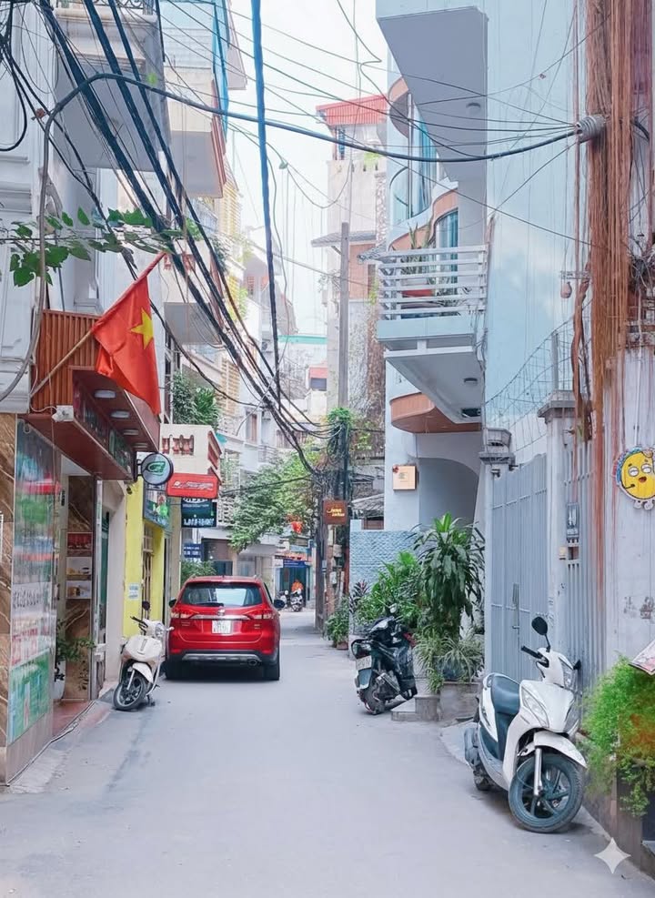 Nhà đẹp Ngọc Khánh 42m² giá 20 tỷ - Ô tô vào nhà, thang máy tiện lợi!