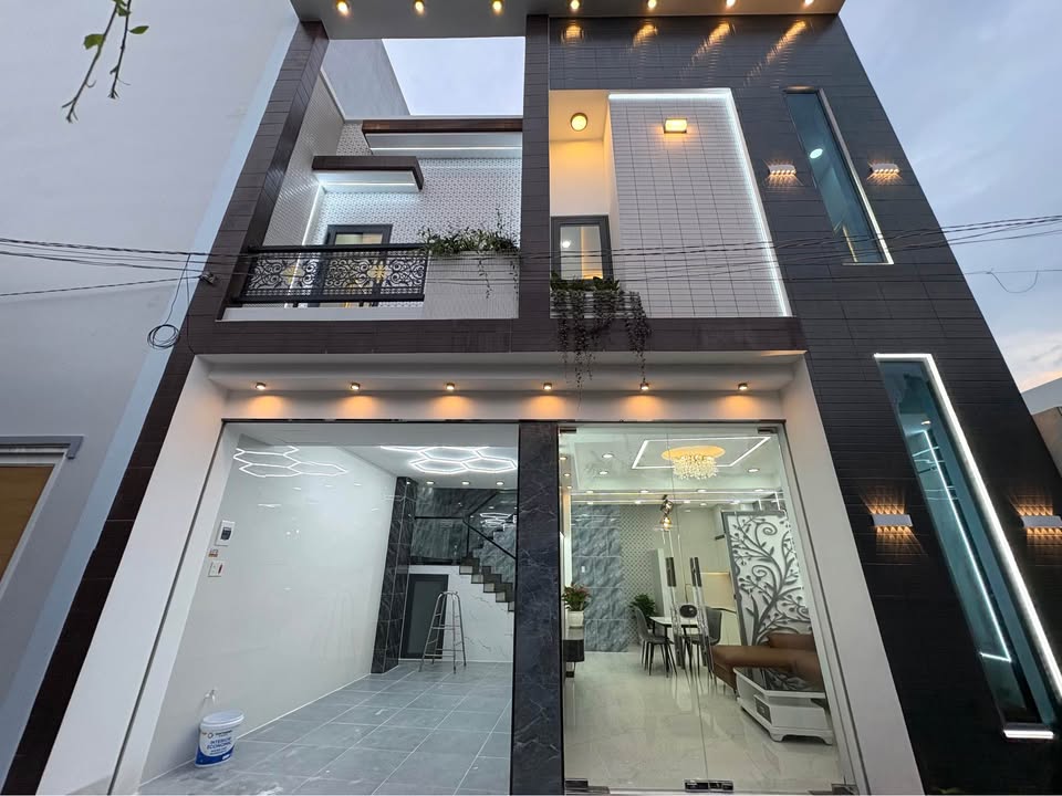 Nhà 1 trệt 1 lầu tại Ấp Mỹ Thạnh - Giá 2.15 tỷ - Chính chủ cần bán gấp!