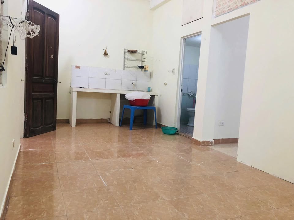 Phòng cho thuê tại Phố Pháo Đài Láng 50m² giá 5 triệu - Không chung chủ, tự do thoải mái!