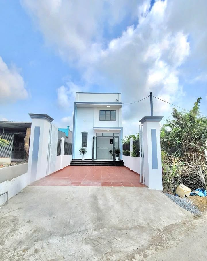 Nhà mặt tiền đường Năm Ngói, Cần Giuộc, 110m² giá 2.39 tỷ - Chính chủ bán gấp!