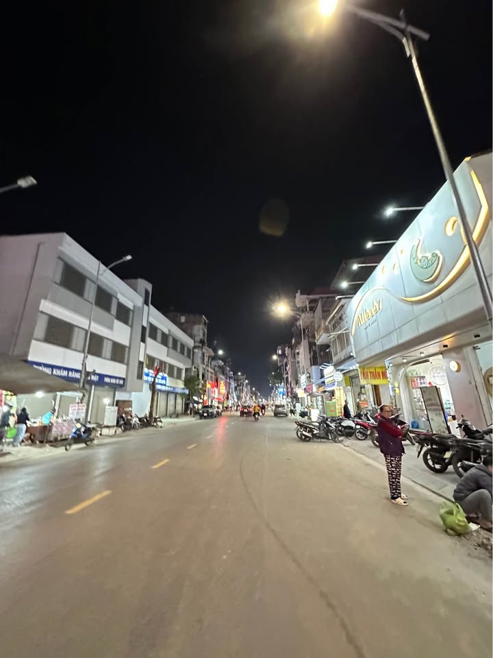 Nhà mặt đường Lê Lợi, P. Gia Viên, 83m² giá 22 tỷ - Kinh doanh tấp nập!