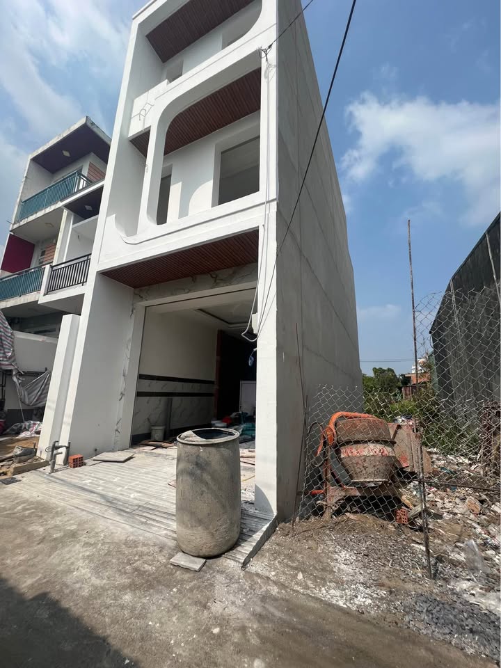 Nhà bán Hóc Môn 80m² giá 4.8 tỷ - Xây mới hoàn thiện, sổ hồng chính chủ!