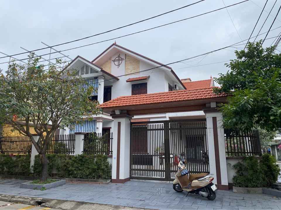 Biệt thự Townhouse Cẩm Bình 200m² giá 27 tỷ - Thiết kế sang trọng, không gian rộng rãi!