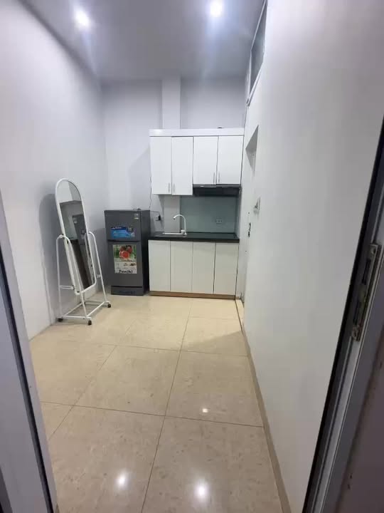 Phòng cho thuê tại Dịch Vọng Hậu, Cầu Giấy 20m² giá 4.2 triệu - Sẵn đồ nội thất hiện đại!