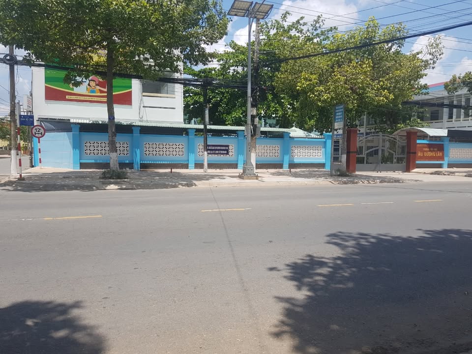 Kho mới xây mặt tiền lộ nhựa Nam Phát 114m² giá tốt - Cần bán gấp!