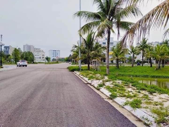 Nhà thô 4 tầng đường đôi Hoàng Quốc Việt 80m² - Giá chỉ bằng lô đất Đông Vệ!