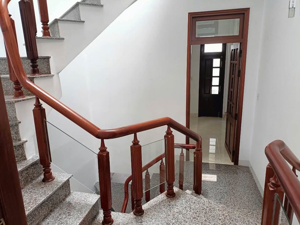 Nhà 3 tầng đẹp tại Đường D6, Tuy Hòa, 100m² giá 5.5 tỷ - Chính chủ bán gấp!