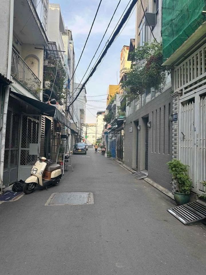 Nhà riêng tại Đường Huỳnh Thiện Lộc, Quận Tân Phú 32m² giá 5.7 tỷ - Hẻm thông thoáng, gần công viên