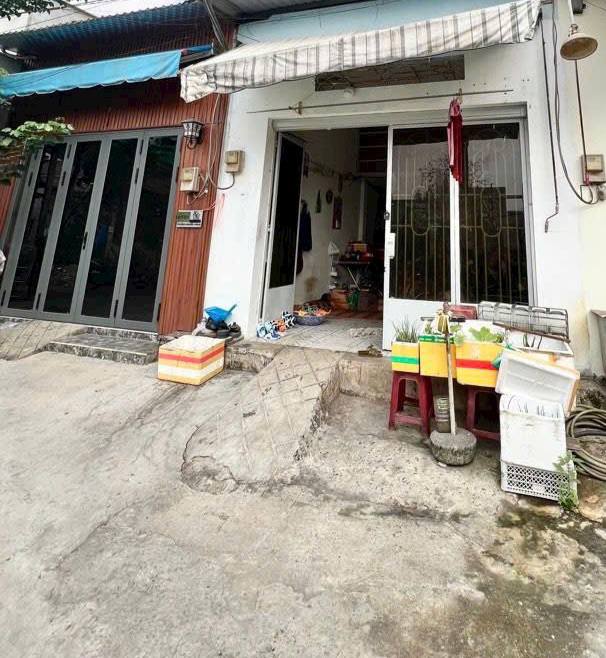 Nhà bán Hương Lộ 2, Bình Chánh 36m² giá 1.9 tỷ - Vị trí đẹp, hẻm xe tải rộng rãi!