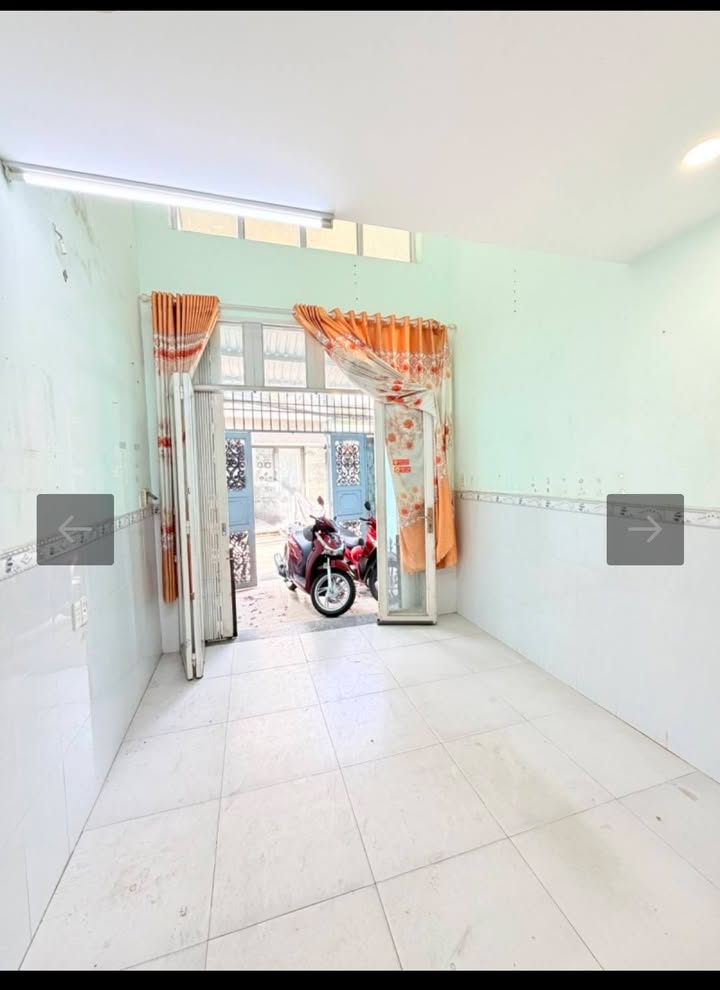 Nhà Tân Phú hẻm xe hơi 40m² giá 6.3 tỷ - Sổ đỏ chính chủ, hoàn công đầy đủ!
