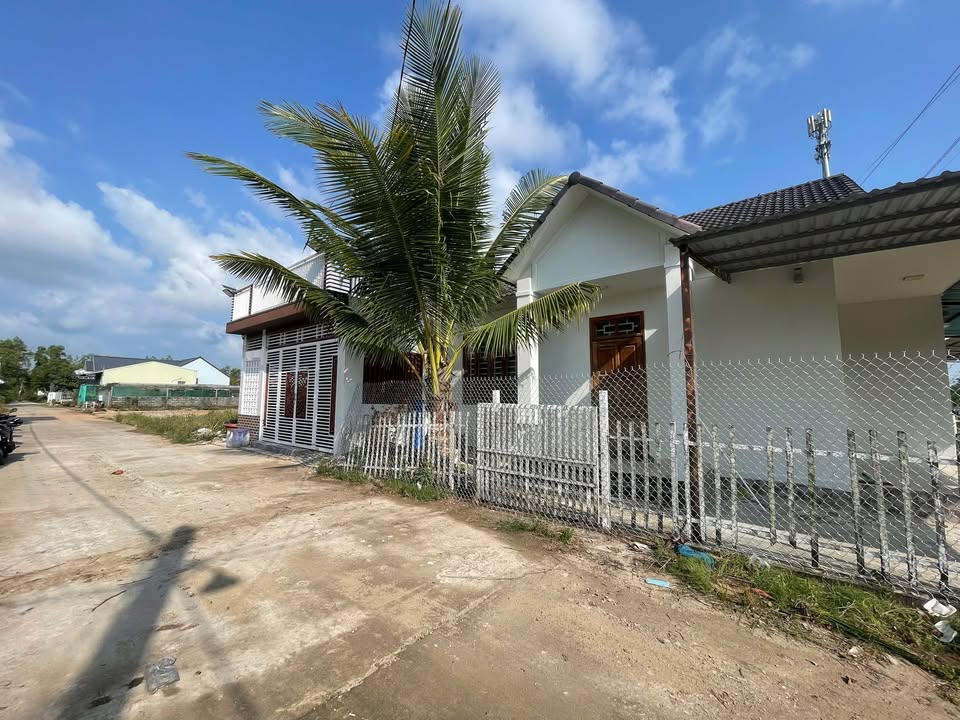 Bán gấp FrontHouse 140m² tại Phú Quốc giá chỉ 1.95 tỷ - Cơ hội đầu tư sinh lời!