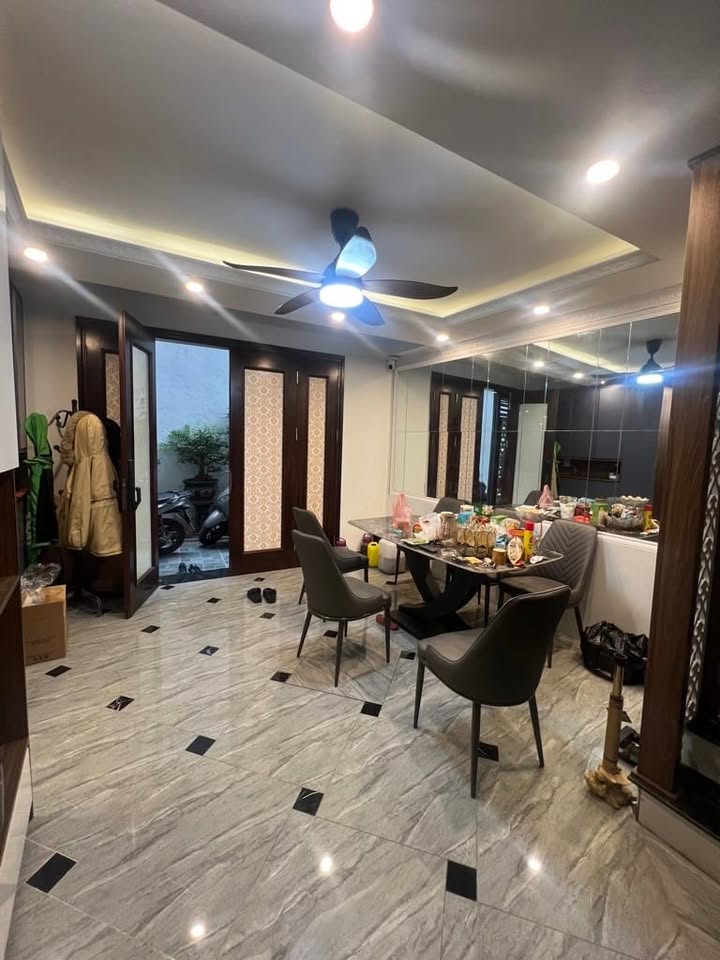 Nhà phố Sài Đồng 48m² giá 5.9 tỷ - Đầy đủ nội thất sang trọng, ô tô vào tận nơi!