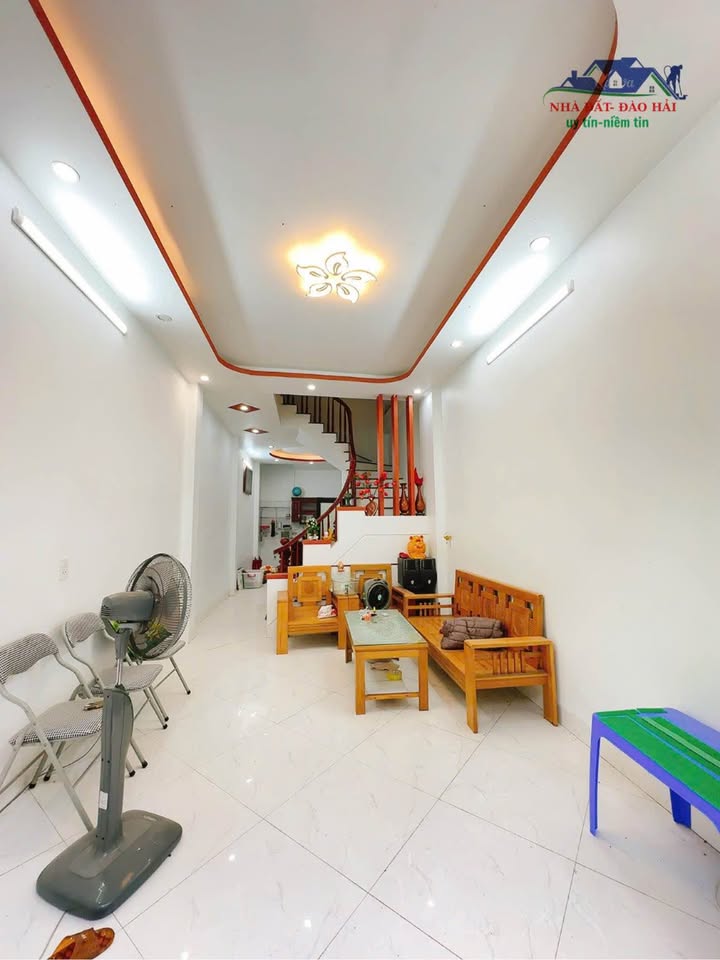 Nhà 3 tầng Trần Lãm, Thái Bình 48m² giá 2.1 tỷ - Sổ đỏ chính chủ, an ninh tốt!