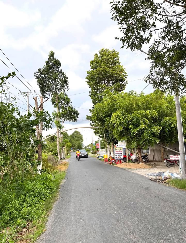 Đất nền 300m² mặt tiền Lộ Nhựa Phú Hữu giá 700 triệu - Đầu tư sinh lời tốt!