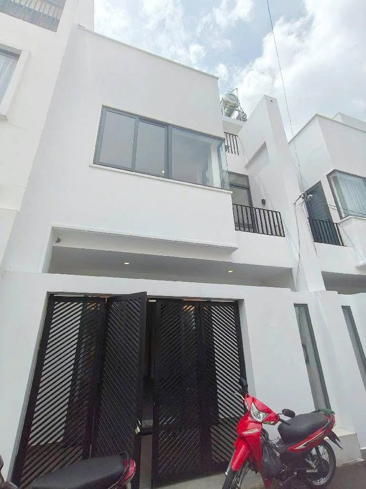 Nhà phố Thủ Đức 50m² giá 7 tỷ - Hẻm ô tô, gần chợ Thủ Đức!