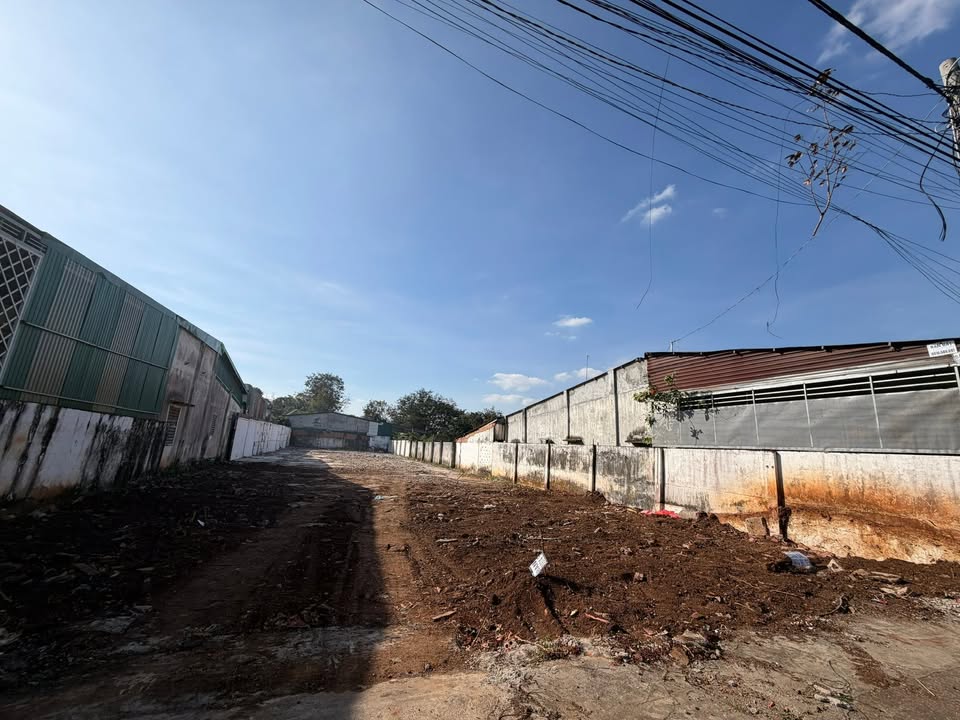 FrontHouse Đường Y Wang, Buôn Ma Thuột 247m² giá 4.25 tỷ - Sổ hồng chính chủ, thổ cư full!