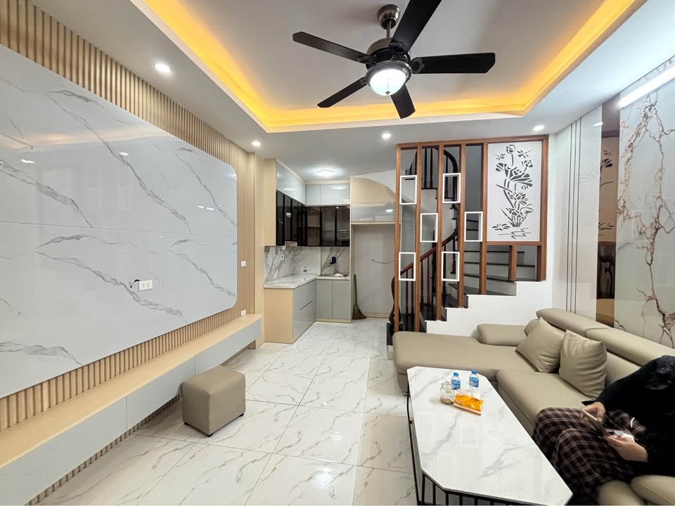 Nhà đẹp 5 tầng tại Hoàng Mai 30m² - Thiết kế hiện đại, gần chợ và trường học