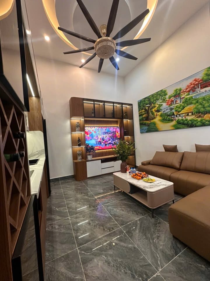 Nhà phố Minh Khai, Quận Hai Bà Trưng, 39m² giá 8 tỷ - Thiết kế hiện đại, sân thượng chill!