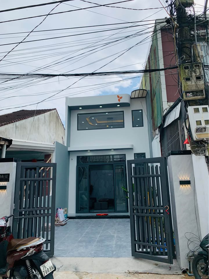 Nhà riêng Phường Nghĩa Lộ 134m² giá 2 tỷ - Vị trí đắc địa gần trường, chợ