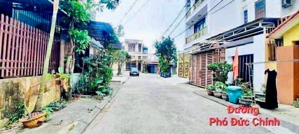 Bán gấp FrontHouse mặt tiền Phó Đức Chính, Đồng Hới 120m² giá chỉ 2 tỷ - Đầu tư sinh lời ngay!