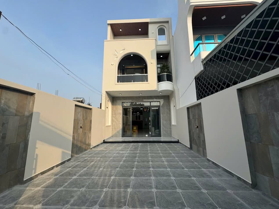 Nhà phố sân vườn Cầu Tràm Cần Giuộc 258.5m² giá 4.86 tỷ - Sổ hồng chính chủ!