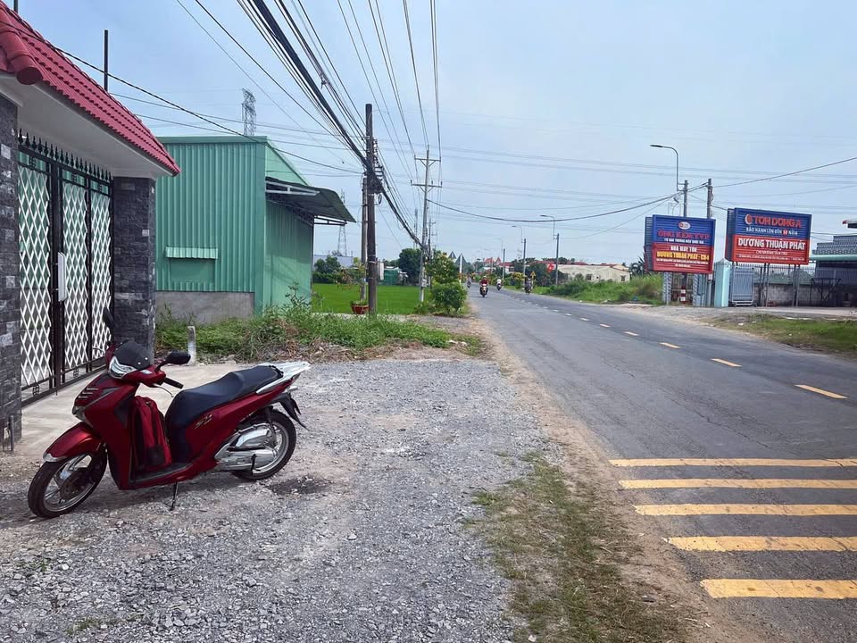 Mặt bằng kinh doanh mặt tiền TL 833, 300m² giá 2.7 tỷ - Cơ hội đầu tư tuyệt vời!