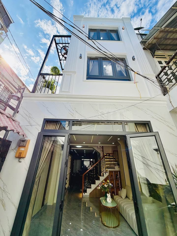 Nhà đẹp Gò Vấp 63m² giá 6.13 tỷ - Phong thuỷ tốt, sẵn sàng ở ngay!