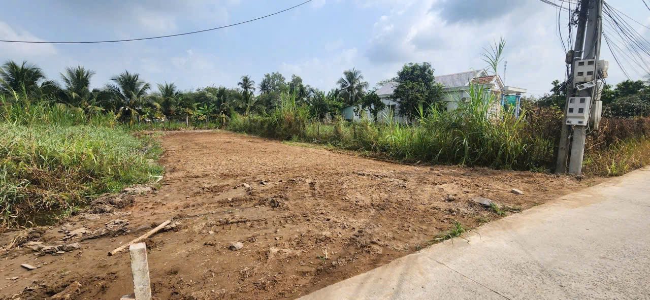 Đất thổ cư 370m² hẻm đan 3m, Tân An, Long An - Giá chỉ 2.4 tỷ, cơ hội đầu tư tuyệt vời!