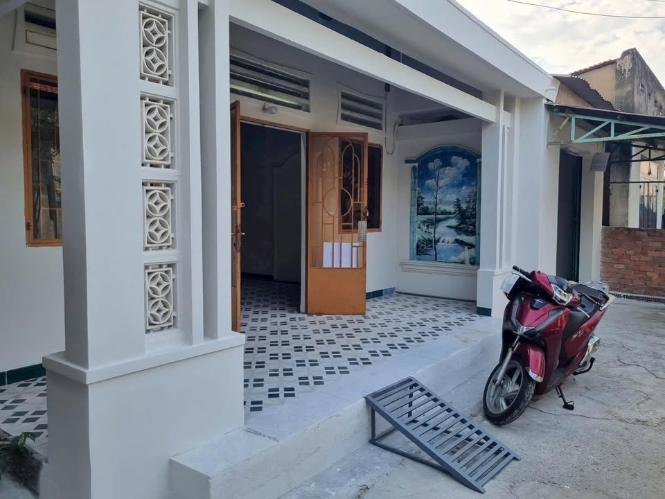 Nhà bán ngay sân banh Long Bình 116.7m² giá 4.3 tỷ - Khu dân trí cao