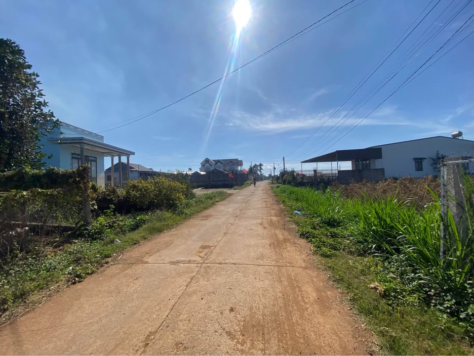 Đất nền Tân Phú - Đức Trọng 100m² giá 1.12 tỷ - Phong thủy đẹp, vị trí thuận lợi!