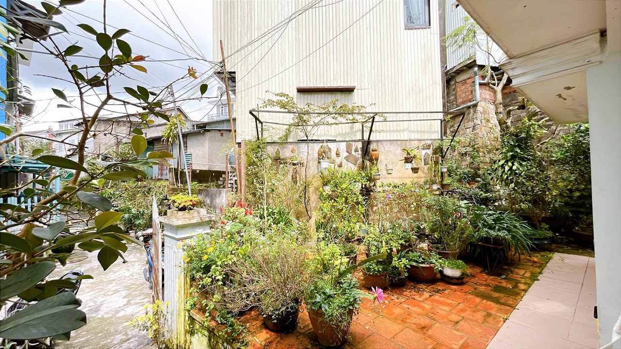 Nhà gần Hồ Xuân Hương Đà Lạt 192m² giá 12 tỷ - Không gian yên tĩnh, khí hậu trong lành!