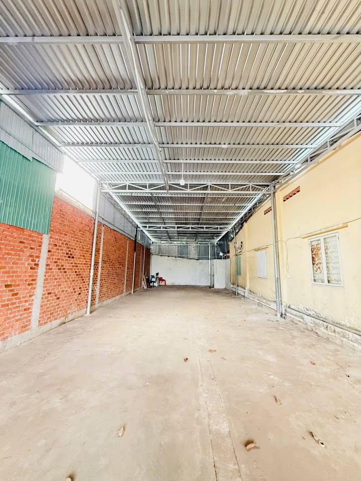 Kho cho thuê mặt tiền Nguyễn Hữu Cảnh 180m² giá 8.5 triệu - Chính chủ ngay hầm rượu Trần Long!