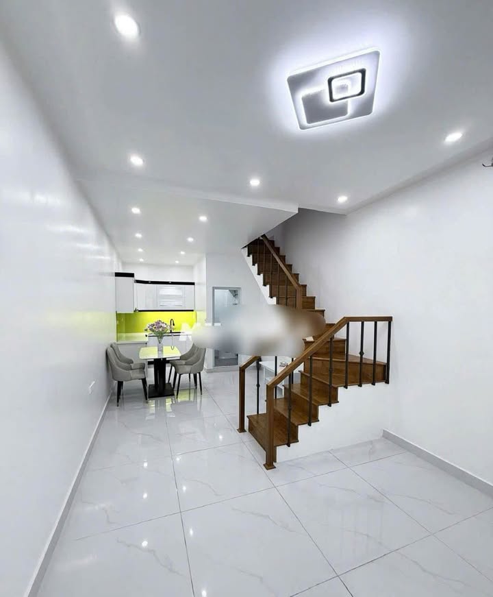 Nhà 2 tầng Chợ Hàng, 31m², giá 2.08 tỷ - Sẵn sàng vào ở!