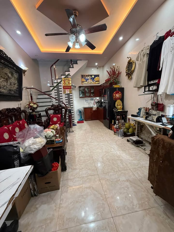 Nhà phố Hai Bà Trưng 26m² giá 2.5 tỷ - Sổ đỏ chính chủ, kinh doanh thuận lợi!