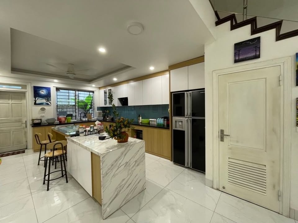 Nhà đẹp phường Việt Hưng 128m² giá 24 tỷ - Đón Tết ngay trong không gian sang trọng!