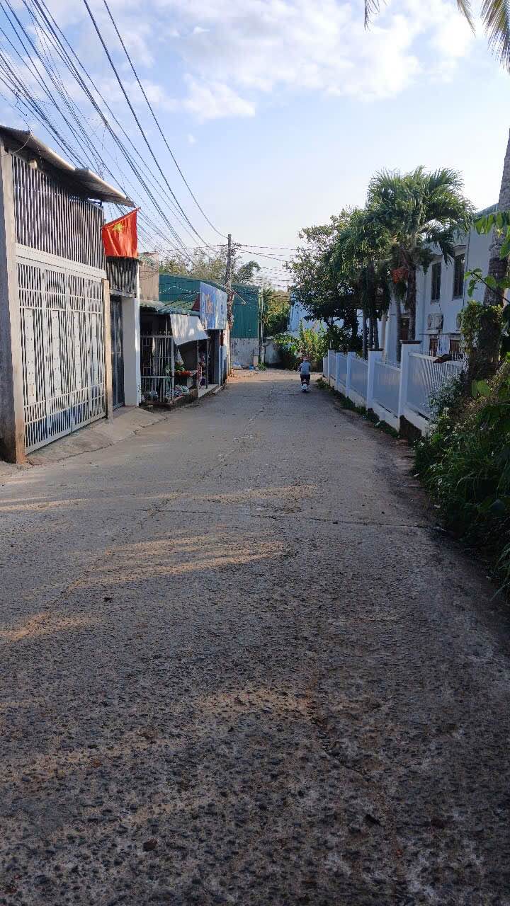 Đất hẻm 383 Nguyễn Văn Cừ, Buôn Ma Thuột 105m² giá 2.2 tỷ - Kinh doanh thuận lợi!