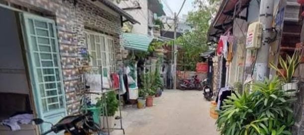 Nhà nhỏ mặt tiền hẻm 672 Huỳnh Tấn Phát, Quận 7 - Chỉ 850 triệu!