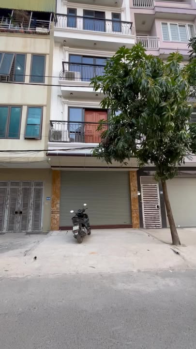 Cho thuê văn phòng 3 sàn 180m² tại Phường Đức Thắng, Quận Bắc Từ Liêm - Thích hợp làm VP, kho, cửa hàng!