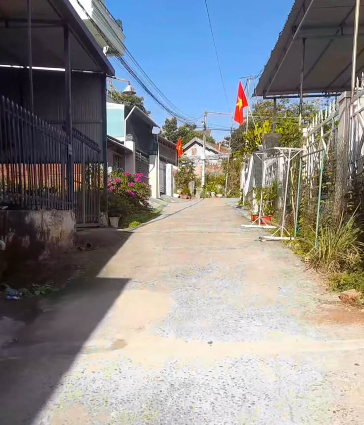 Nhà riêng Thị trấn Di Linh 120m² giá 1.8 tỷ - Đầu tư sinh lời ngay!